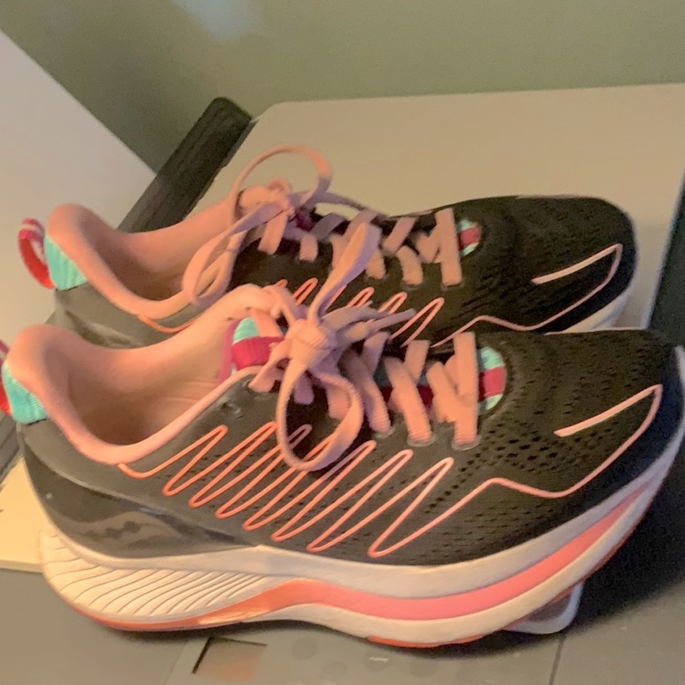 Saunony Endorphin runnung shoes size 6.5